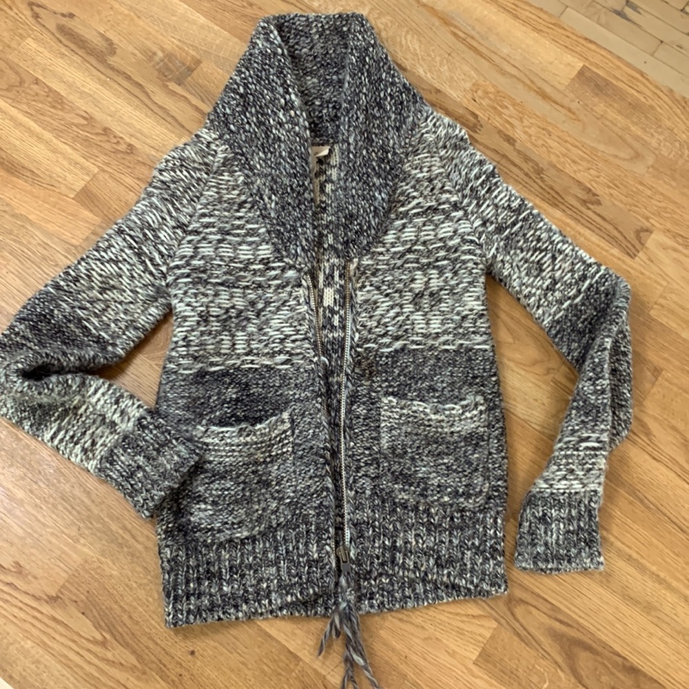 Wilfred Free zippered sweater!